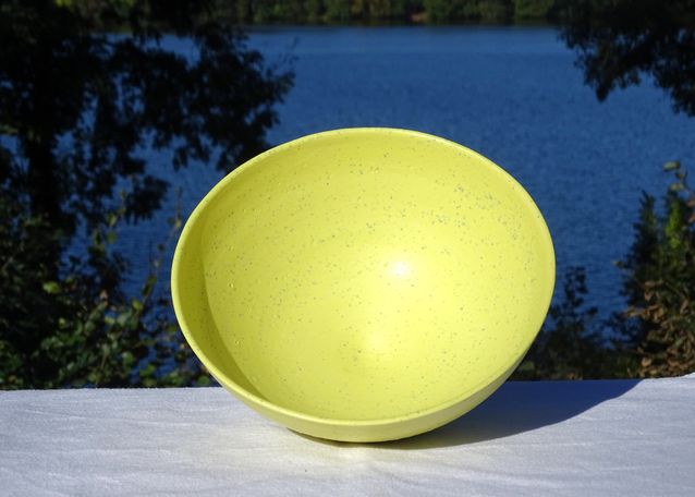 Grosse Schale gelb mit Sprenkeln