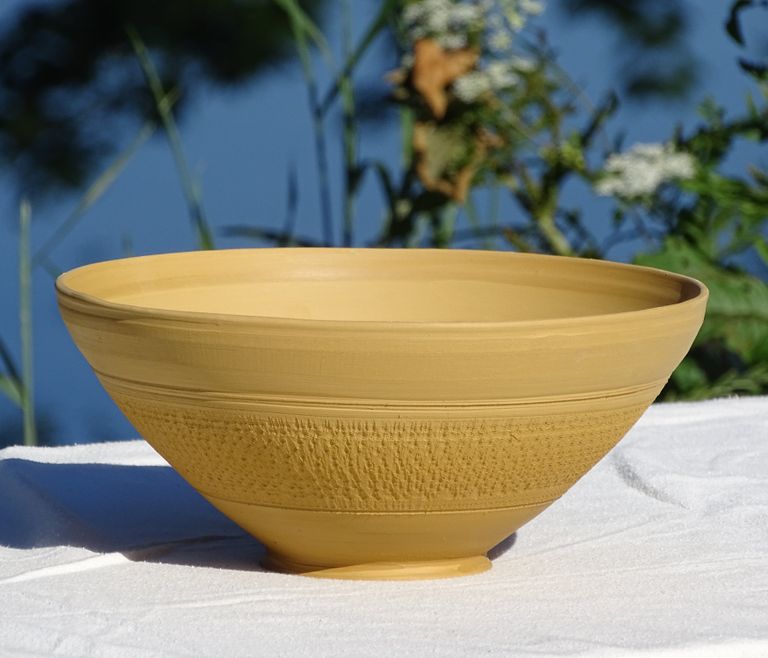 Obstschale aus rotem Ton